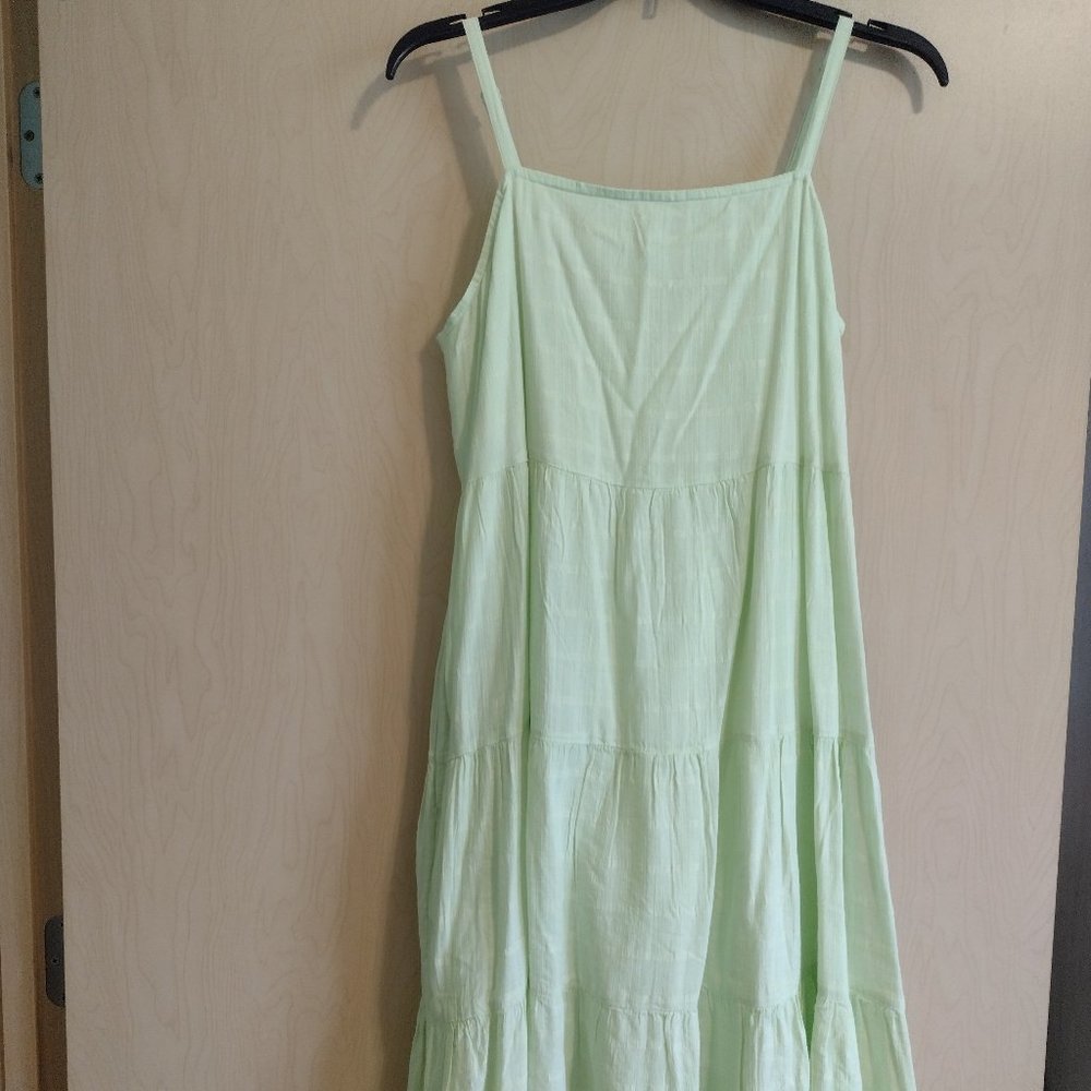 Old Navy sleeveless tiered Dobby swing dress
